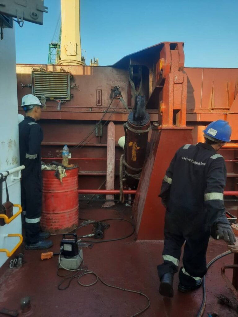 Service Hydraulic System Kapal Marine
